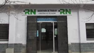 Incertidumbres e indemnizaciones al 50%: la situación de los 90 trabajadores de la pesquera de San Antonio