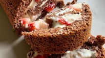 Imagen de Recetón: pionono proteico de chocolate y frutillas ¿cómo se hace?