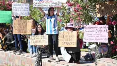 Reclamo a Rolando Figueroa en la apertura de sesiones. Foto: Florencia Salto. 