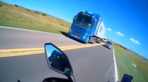 Imagen de Video | ¡Una locura! Por adelantarse, casi provoca una tragedia en la Ruta 35, donde murieron dos mujeres