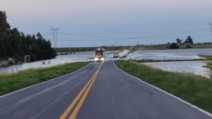 Ruta 3 y 154: piden precaución para transitar por acumulación de agua luego del temporal en Bahía Blanca