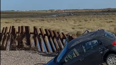 Video | La distancia que quedó entre el auto de las hermanas Hecker y la camioneta del chofer de Viedma en Bahía Blanca