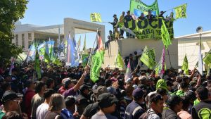 Multas por pirotecnia en Neuquén: «Tengo dos mil despedidos, no me parece», criticaron desde Uocra