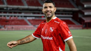 Agüero volvió a jugar en Independiente, le hizo un golazo a Racing y sorprendió con una frase: “No es mi casa”