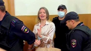 Rusia condena a 12 años de cárcel a una periodista por ser colaboradora de Navalni