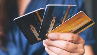 ¿Deudas en la tarjeta de crédito?: qué parte de tu sueldo no se embarga y hasta cuánto te pueden descontar