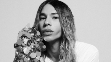 Quién es Olivier Rousteing, el diseñador que deja Balmain y asume la dirección creativa de otra mítica casa de lujo