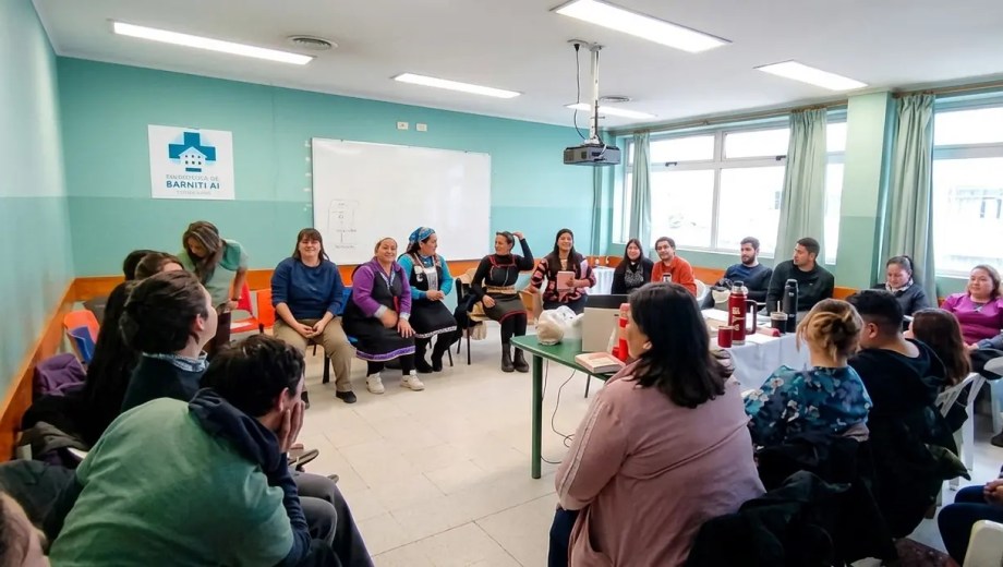 El programa de salud intercultural comenzó con una prueba piloto en cuatro centros de salud. Foto: gentileza